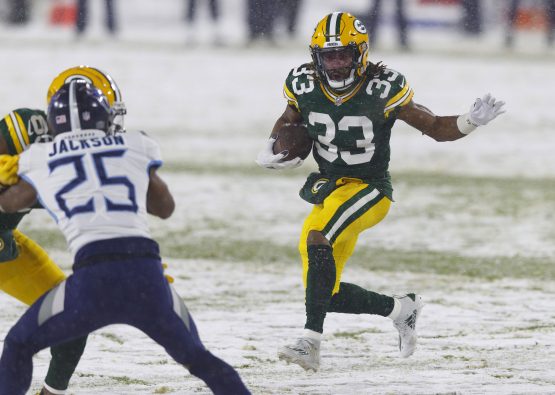 NFL: Tennessee Titans at Green Bay Packers