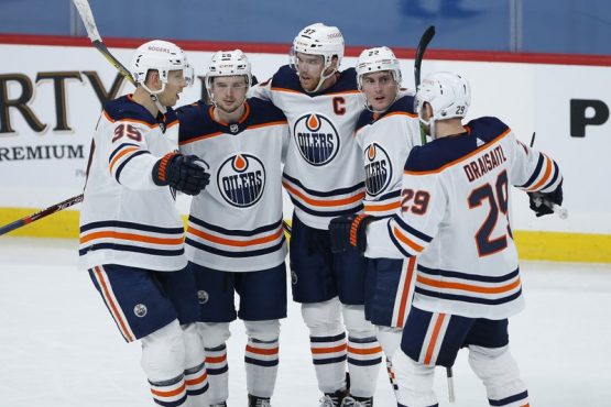Oilers beat Jets 4 17 21