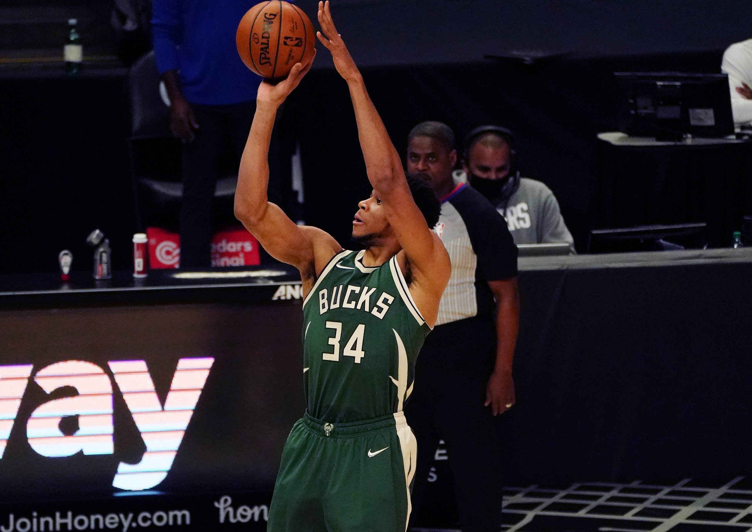 NBA: Milwaukee Bucks at Los Angeles Clippers