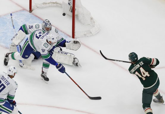 NHL: Western Conference Qualifications-Vancouver Canucks at Minnesota Wild