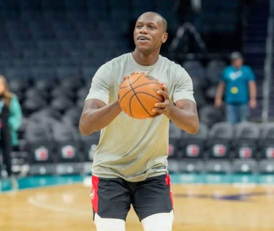 Gorgui Dieng returns to Spurs on one-year deal