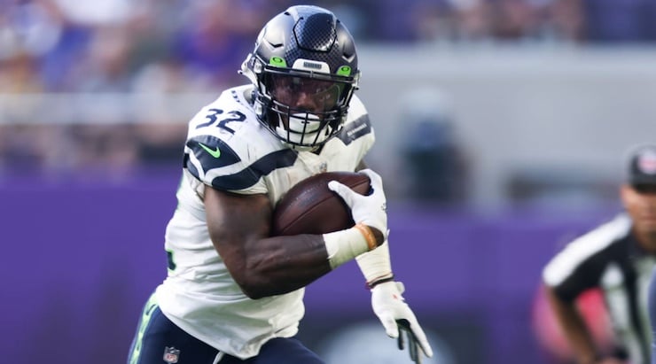 NFL Twitter Reacts to Seahawks RB Chris Carson's Retirement