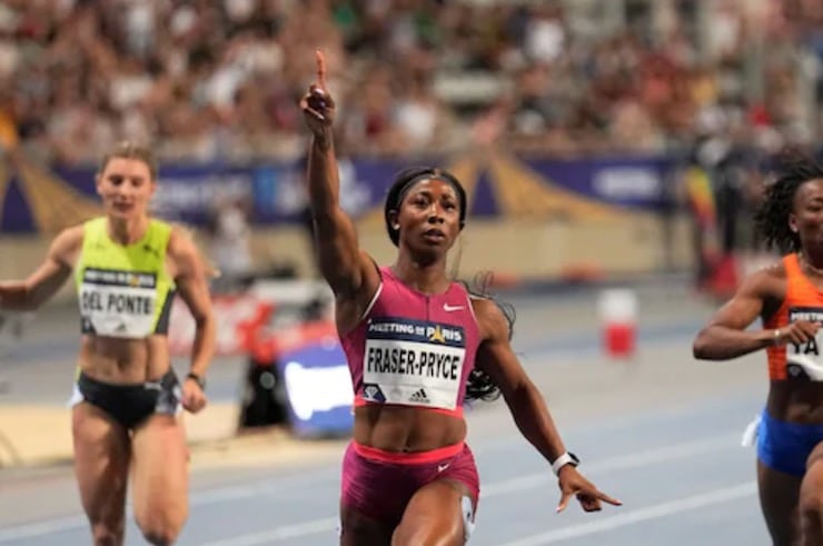 Shelly-Ann Fraser-Pryce Runs World-Leading 10.62 in 100m Final