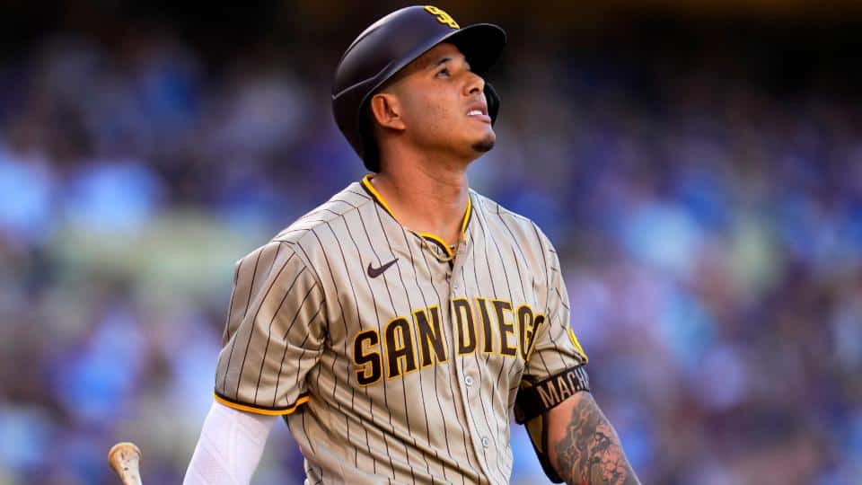 Manny Machado to sign $350m contract extension with Padres