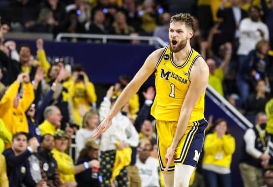 Michigan center Hunter Dickinson flexes.