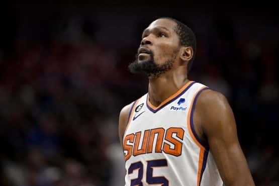 Phoenix Suns forward Kevin Durant looks at the hoop.