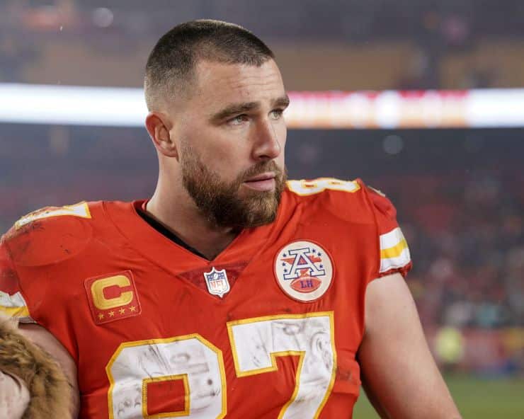 Travis Kelce Is Reportedly "Quietly Hanging Out" With Taylor Swift