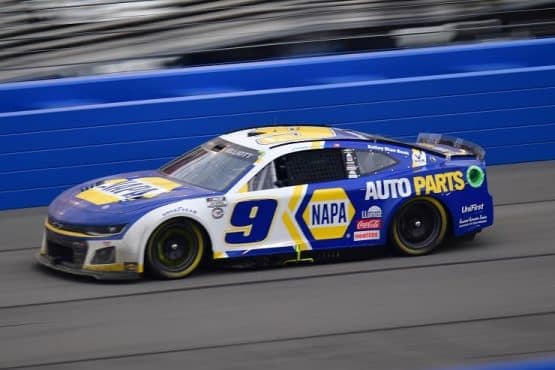 chase elliott returns at martinsville (1)