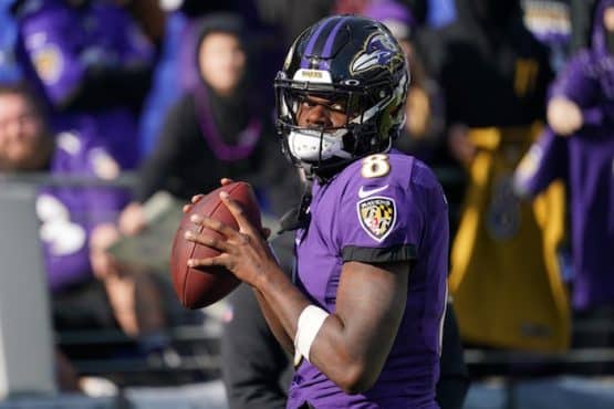 Baltimore Ravens quarterback Lamar Jackson throws the ball.
