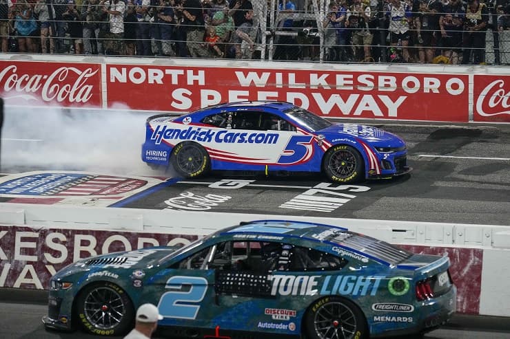 larson burnout after all star rce win at n wilkesboro (1)