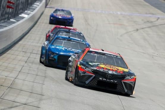 martin truex jr wins at dover snaps skid (1)