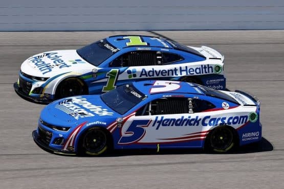 ross chastain fighting kyle larson at kansas (1)