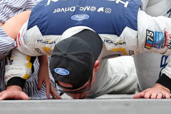 michael mcdowell kisses bricks at indy road course (1) (1)