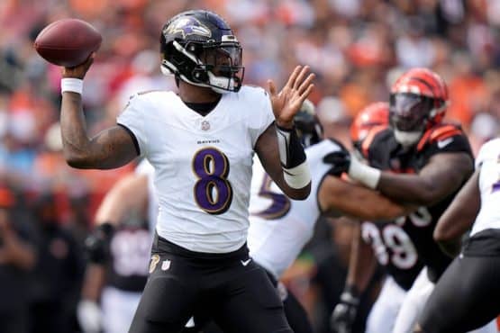 Baltimore Ravens quarterback Lamar Jackson (8) throws in the first quarter of a Week 2