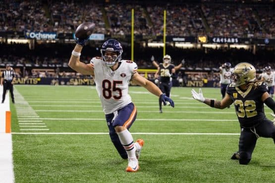 Chicago Bears tight end Cole Kmet (85) catches a touchdown pass