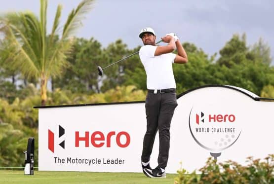 Tiger Woods looks ripped at Hero World Challenge and even leg brace in  famous Sunday red and black colours | talkSPORT