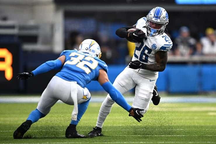 lions take on chargers (1)