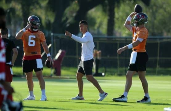 dave canales with bucs qbs (1)