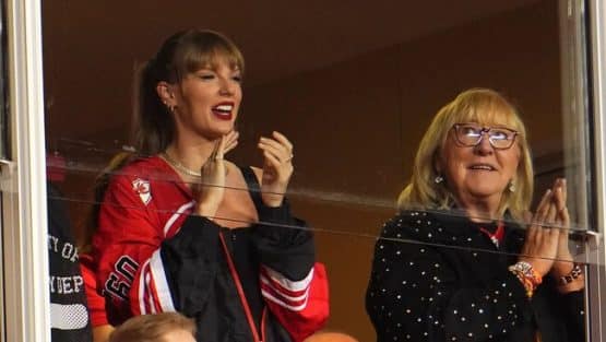 rsz_taylor-swift-watches-the-kansas-city-chiefs-play-the-denver-news-photo-1697204829