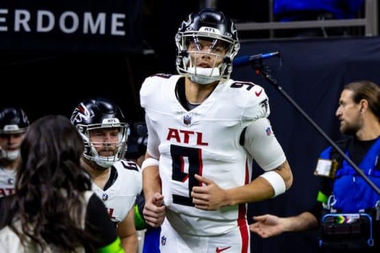 Atlanta Falcons quarterback Desmond Ridder (9)