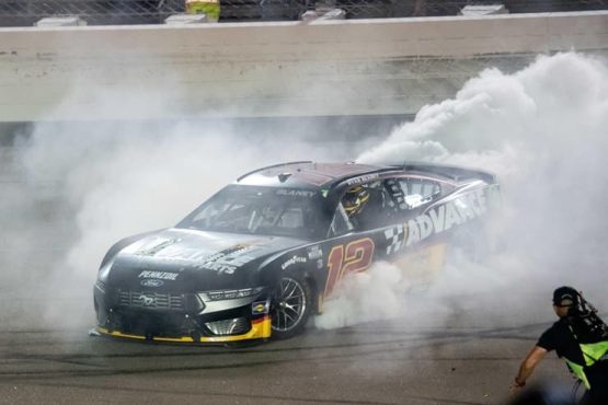 ryan blaney burns out at iowa (1)