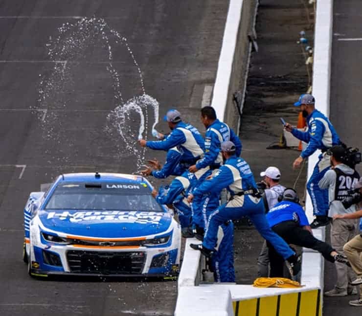 larson celebrates indy win (1)