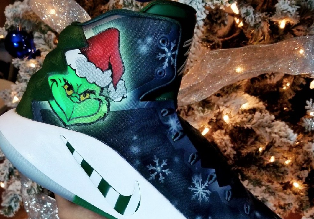 Karl-Anthony Towns shows off Grinch-themed sneakers for Christmas game ...