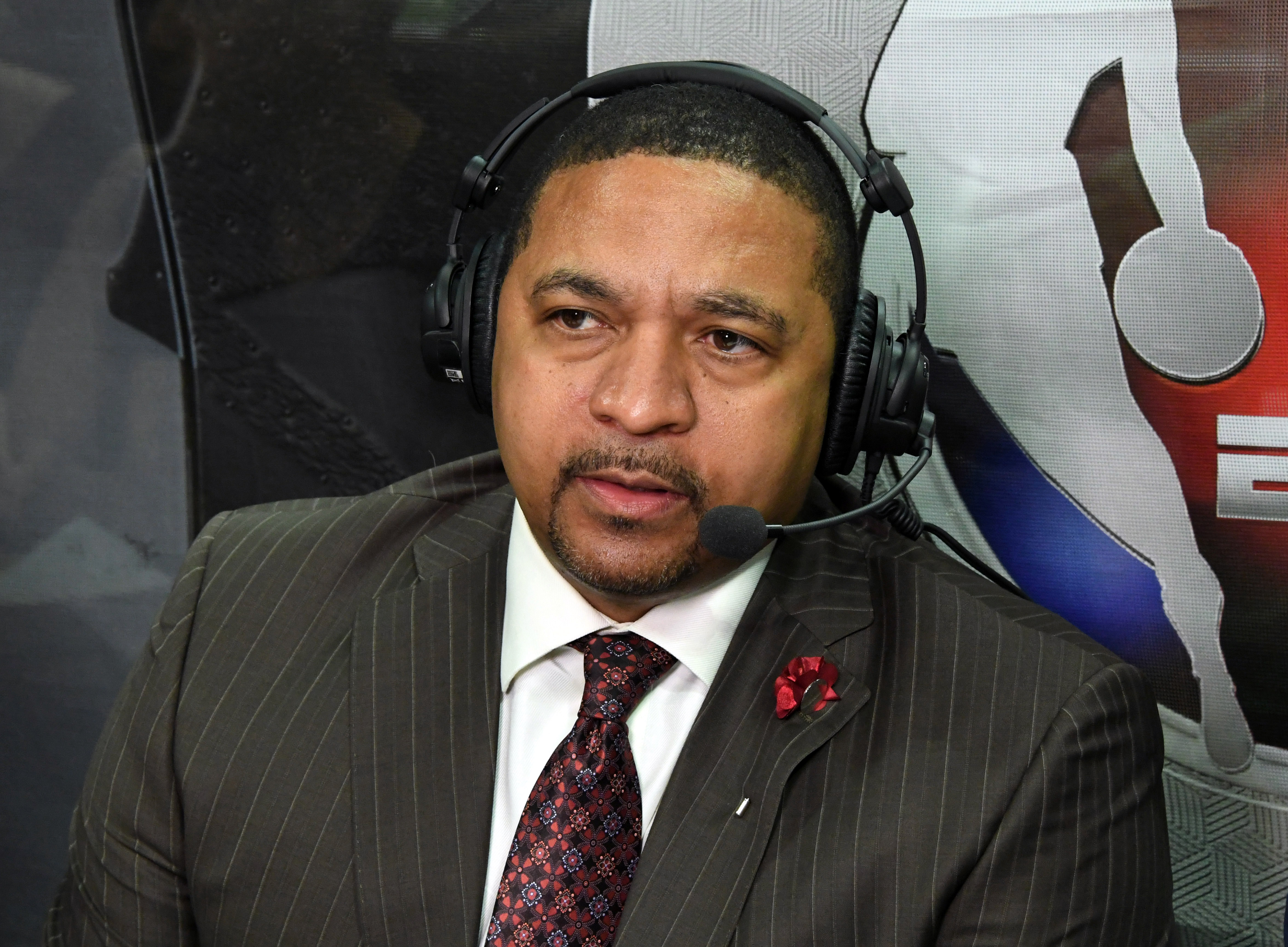 Mark Jackson essentially throws his name in NBA coaching search during