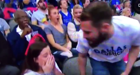 Watch: Mavericks fan proposes to girlfriend during game | The Sports Daily