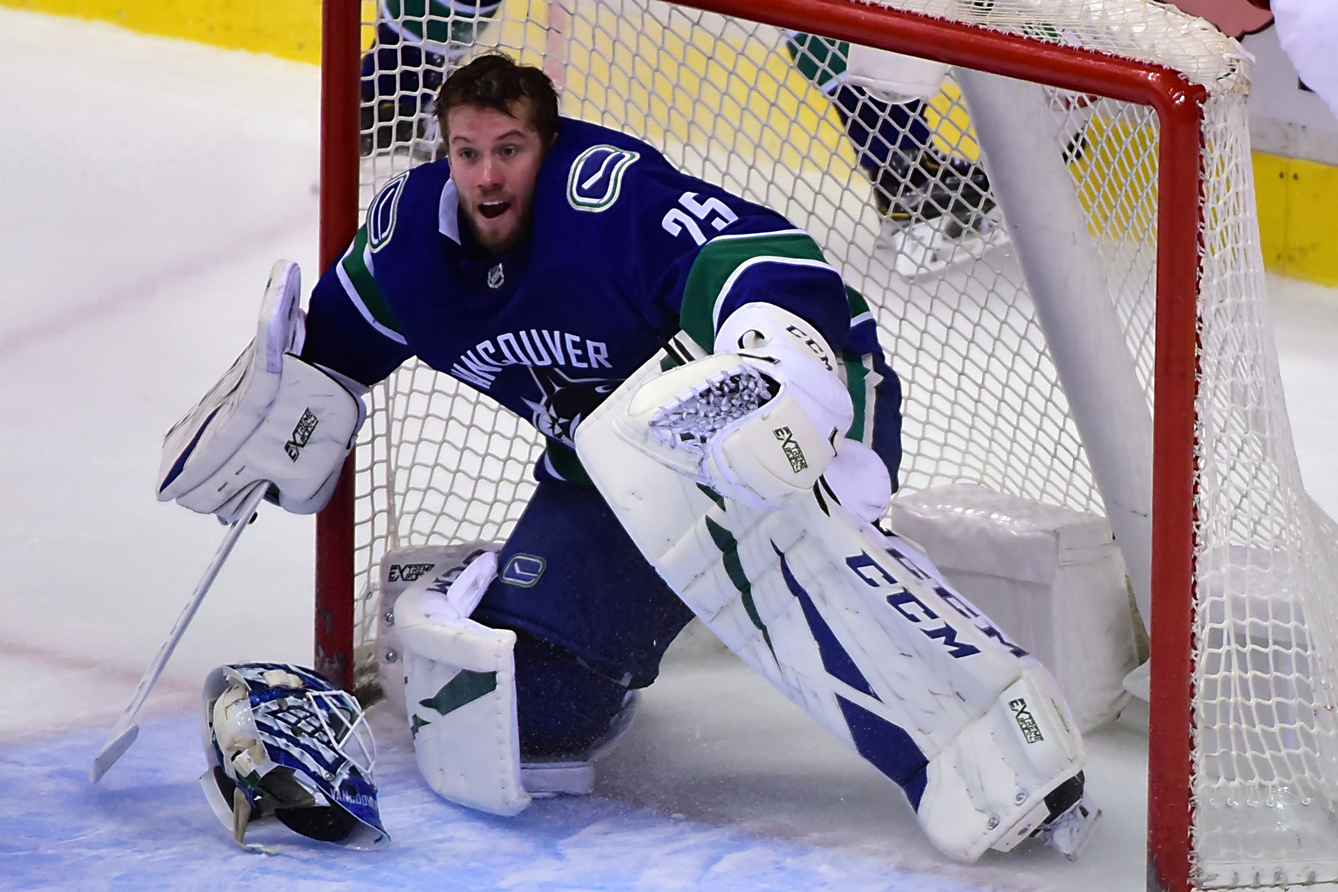 Look: Canucks’ Goalie Jacob Markstrom Plays On Without Mask | The ...