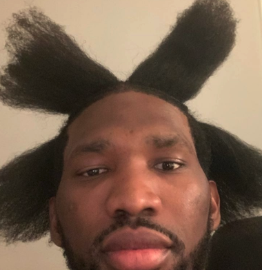 Look Joel Embiid Shows Off Hilariously Crazy New Haircut The Sports Daily