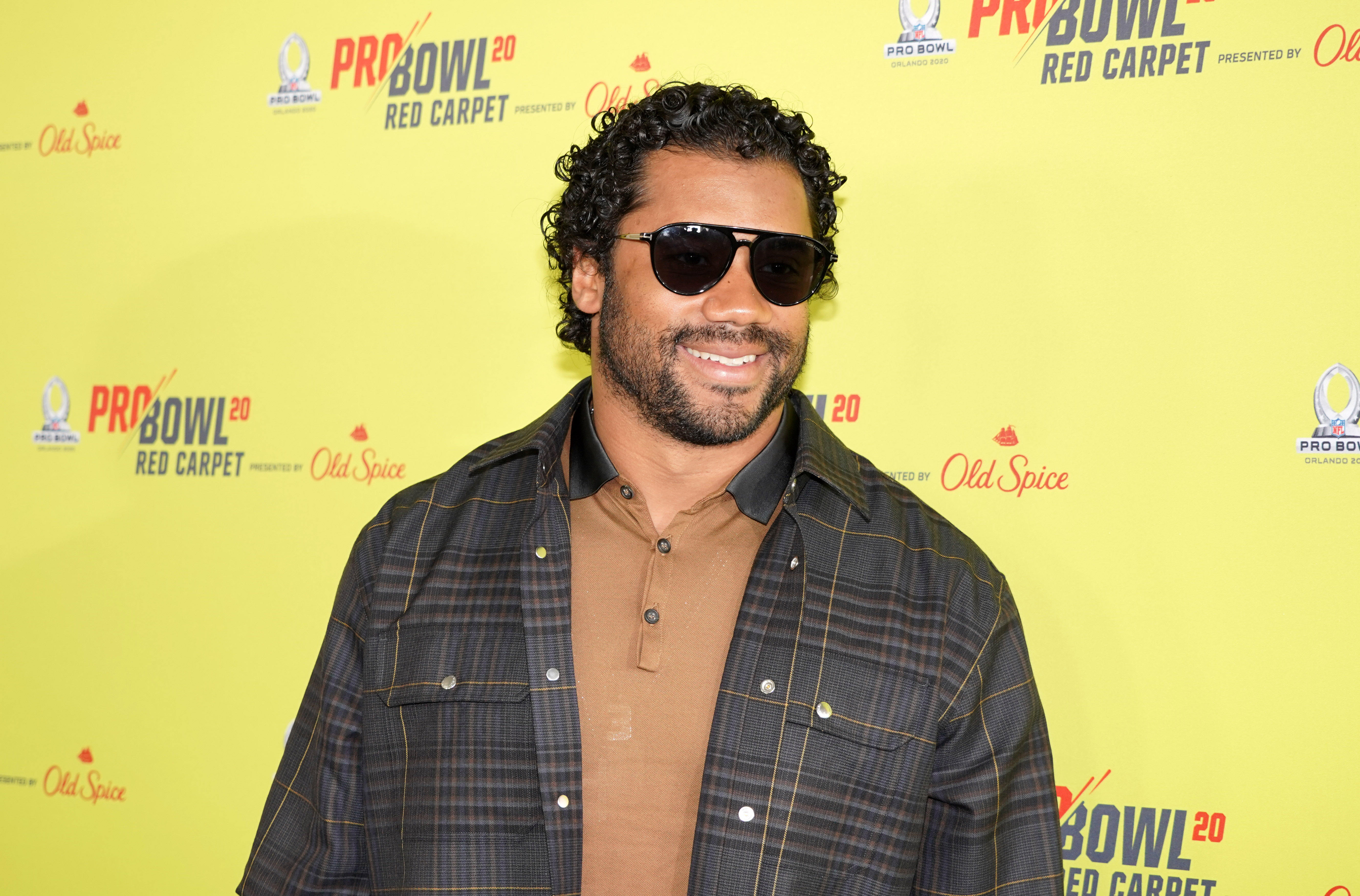Russell Wilson has hilarious reaction to prediction of Antonio Brown signing elsewhere