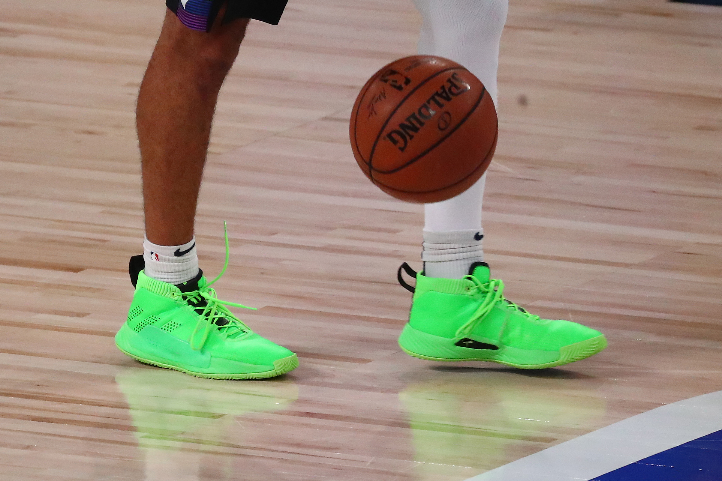 what basketball shoes do nba players wear
